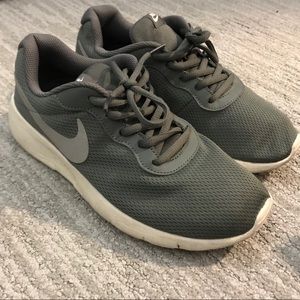 Green Women’s 6Y Nike Tanjun Shoes